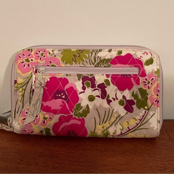 Vera Bradley Zip Around Wallet Make Me Blush NWOT - Picture 2 of 8
